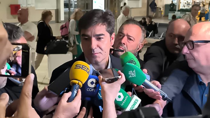 Ángel Haro comparece ante los medios de comunicación. Foto: Pepe Elías